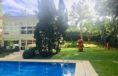 Imagem: A casa em condomínio possui 4 Dormitórios, 5 Banheiros, 5