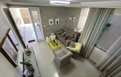 Imagem: A casa possui 4 Dormitórios, 3 Banheiros, 3 Vagas na garagem