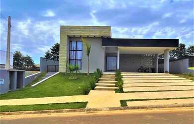 Imagem: A casa possui 3 Dormitórios, 5 Banheiros, 4 Vagas na garagem