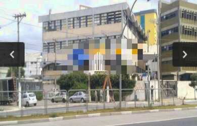 Imagem: O depósito possui 5 Vagas na garagem, 1.919m² de Área e