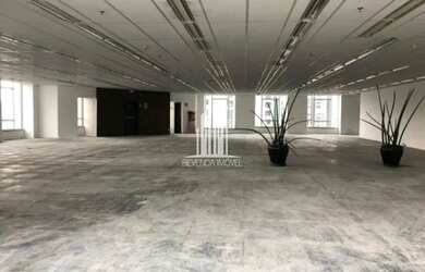 Imagem: O depósito possui 5 Vagas na garagem e 1000m² de Área e está