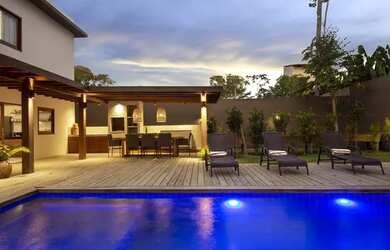 Imagem: A casa em condomínio possui 5 Dormitórios, 5 Banheiros, 2