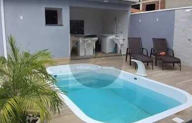 Imagem: A casa possui 3 Dormitórios, 2 Banheiros, 4 Vagas na garagem