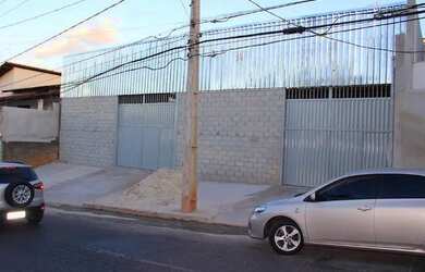 Imagem 9: Vendo Galpao Centro Betim 22 frente x 15 m mesanino com 4 salas 2 banheiros