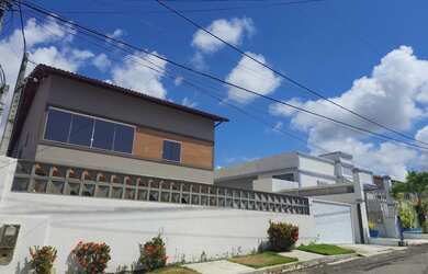 Imagem: A casa possui 4 Dormitórios, 3 Banheiros, 3 Vagas na garagem