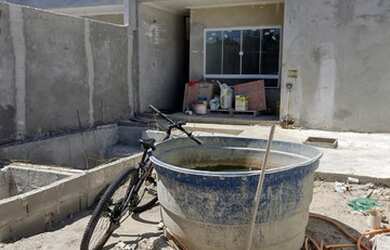 Imagem: A casa possui 4 Dormitórios, 1 Banheiro, 1 Vaga na garagem