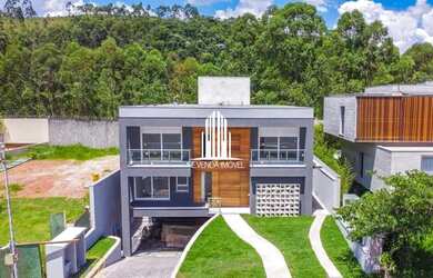 Imagem: A casa em condomínio possui 4 Dormitórios, 5 Banheiros, 4