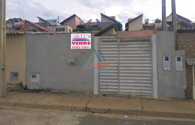 Imagem: A casa possui 2 Dormitórios, 1 Banheiro, 1 Vaga na garagem