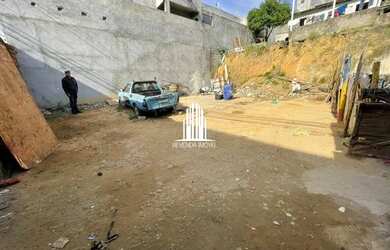 Imagem: O terreno à venda possui e está localizado em Jardim Peri