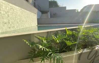 Imagem: A casa em condomínio possui 4 Dormitórios, 5 Banheiros, 5