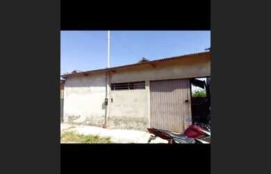 Imagem: A casa possui 2 Dormitórios, 1 Banheiro, 2 Vagas na garagem