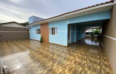 Imagem: A casa possui 2 Dormitórios, 3 Banheiros, 3 Vagas na garagem