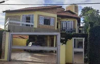 Imagem: A casa possui 3 Dormitórios, 5 Banheiros, 4 Vagas na garagem