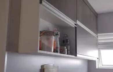 Imagem: O apartamento possui 2 Dormitórios, 1 Banheiro, 1 Vaga na garagem