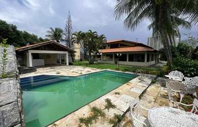 Imagem: A casa possui 5 Dormitórios, 5 Banheiros, 700m² de Área