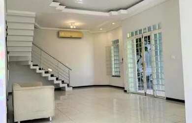 Imagem: A casa possui 3 Dormitórios, 3 Banheiros e 3 Vagas na garagem