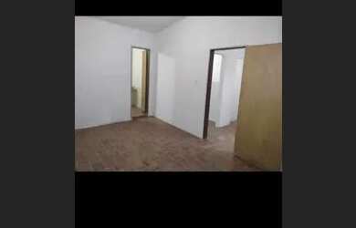 Imagem: A casa possui 2 Dormitórios e 1 Banheiro e está localizado