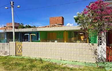 Imagem: A casa possui 3 Dormitórios, 2 Banheiros, 3 Vagas na garagem