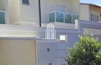 Imagem: A casa possui 4 Dormitórios, 2 Banheiros, 4 Vagas na garagem