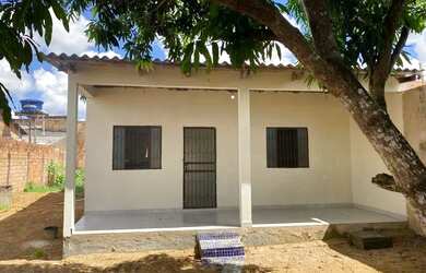 Imagem: A casa possui 2 Dormitórios, 1 Banheiro, 1 Vaga na garagem