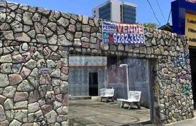 Imagem: A casa possui 3 Dormitórios, 3 Banheiros, 4 Vagas na garagem