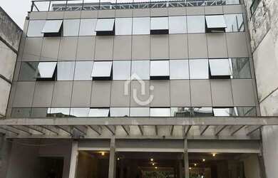 Imagem: O depósito possui 5 Vagas na garagem e 1670m² de Área e está