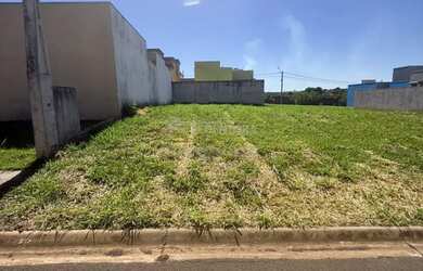 Imagem: O terreno possui 200m² de Área e está localizado em Parque