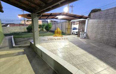 Imagem: A casa possui 2 Dormitórios, 1 Banheiro, 3 Vagas na garagem