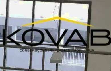 Imagem: O depósito possui 3 Vagas na garagem, 167m² de Área e está