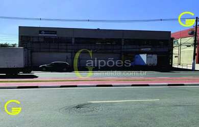 Imagem: O depósito possui 5 Vagas na garagem, 360m² de Área e está