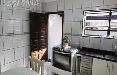 Imagem: A casa possui 2 Dormitórios, 2 Banheiros, 2 Vagas na garagem