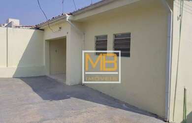 Imagem: A casa possui 2 Dormitórios, 2 Banheiros, 2 Vagas na garagem