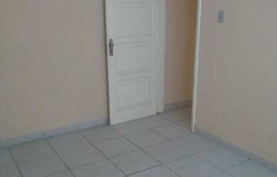 Imagem 9: Aluga-se apartamento 2/4 térreo em Roma na Cidade Baixa