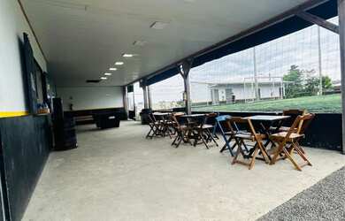 Imagem: O depósito possui 5 Vagas na garagem e está localizado em