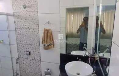 Imagem 6: Casa em Montes Claros, no bairro Guarujá, à venda