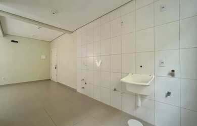 Imagem 4: Apartamento de 2 dormitórios, sacada com churrasqueira, vaga, bairro...