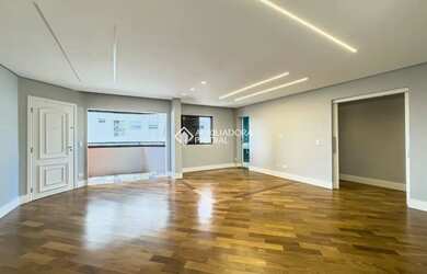 Imagem: O apartamento possui 3 Dormitórios, 1 Banheiro, 3 Vagas na