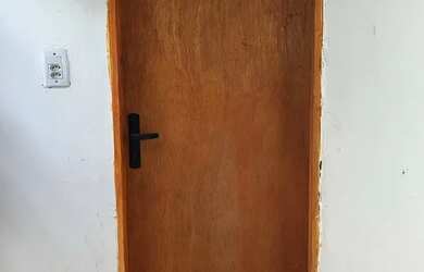 Imagem 3: Vendo 2 Portas internas semi novas e uma Janela nova Vou me mudar e preciso...