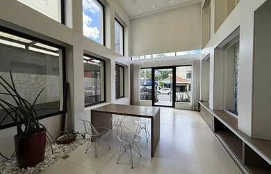 Imagem: Salão comercial para venda e Locação - 3 vagas, 4 banheiros