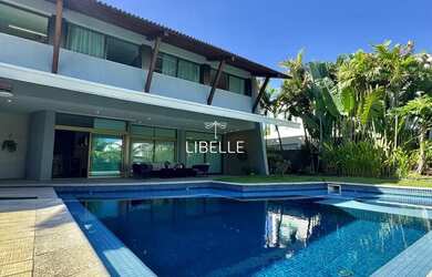 Imagem: A casa possui 4 Dormitórios, 5 Banheiros, 4 Vagas na garagem