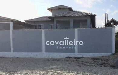 Imagem: A casa possui 4 Dormitórios, 3 Banheiros, 1 Vaga na garagem