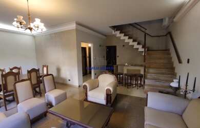 Imagem: A casa possui 4 Dormitórios, 5 Banheiros, 5 Vagas na garagem