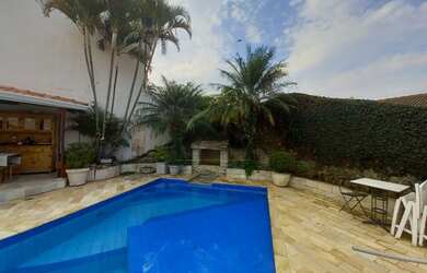 Imagem: A casa possui 4 Dormitórios, 4 Banheiros, 3 Vagas na garagem