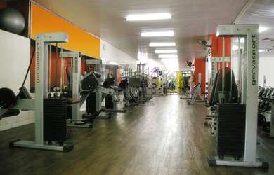 Imagem: O depósito possui 1 Vaga na garagem e 620m² de Área e está