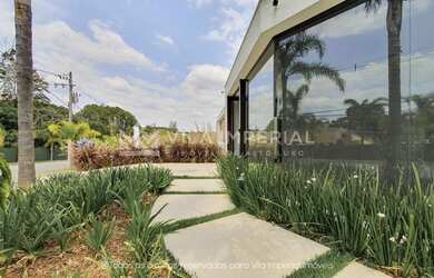 Imagem 7: Seu novo refúgio tem pé no lago e uma vista de tira o fôlego para o...