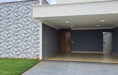 Imagem: A casa possui 3 Dormitórios, 4 Banheiros, 2 Vagas na garagem