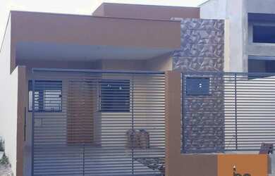 Imagem: A casa possui 2 Dormitórios, 2 Banheiros, 1 Vaga na garagem