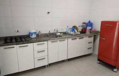 Imagem: A casa possui 2 Dormitórios, 2 Banheiros, 2 Vagas na garagem