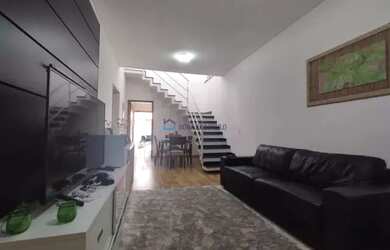 Imagem: A casa possui 4 Dormitórios, 4 Banheiros, 3 Vagas na garagem