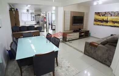 Imagem: A casa possui 3 Dormitórios, 4 Banheiros, 3 Vagas na garagem